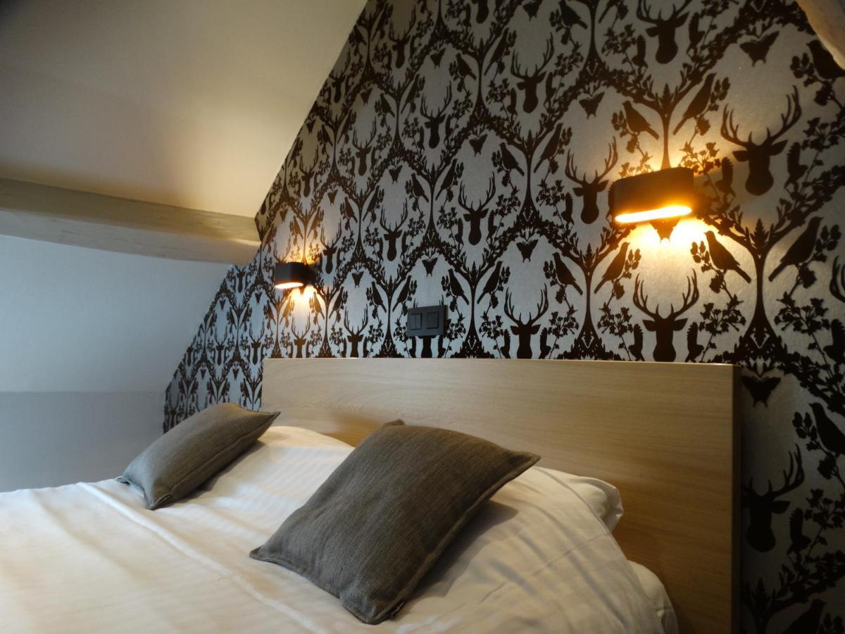 Hotel le Fenil Celles  Buitenkant foto