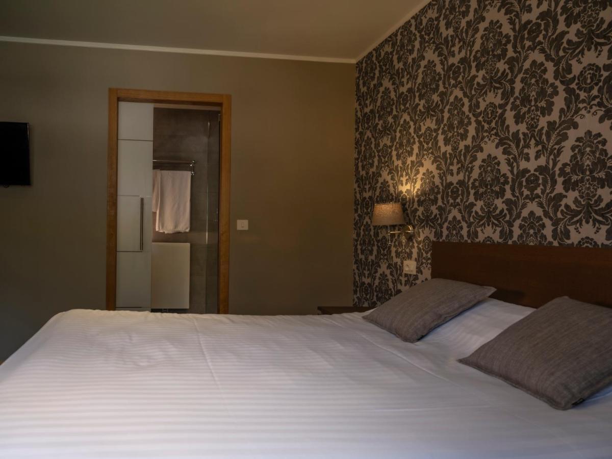 Hotel le Fenil Celles  Buitenkant foto