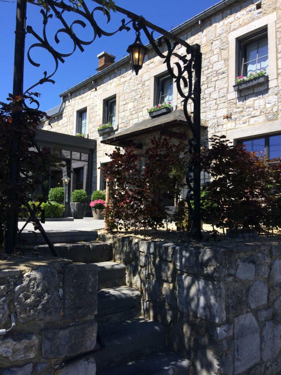 Hotel le Fenil Celles  Buitenkant foto