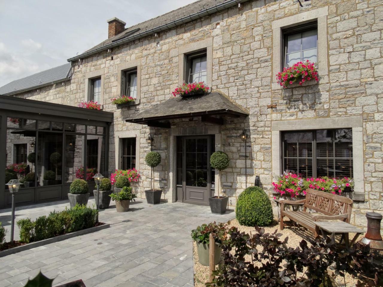 Hotel le Fenil Celles  Buitenkant foto